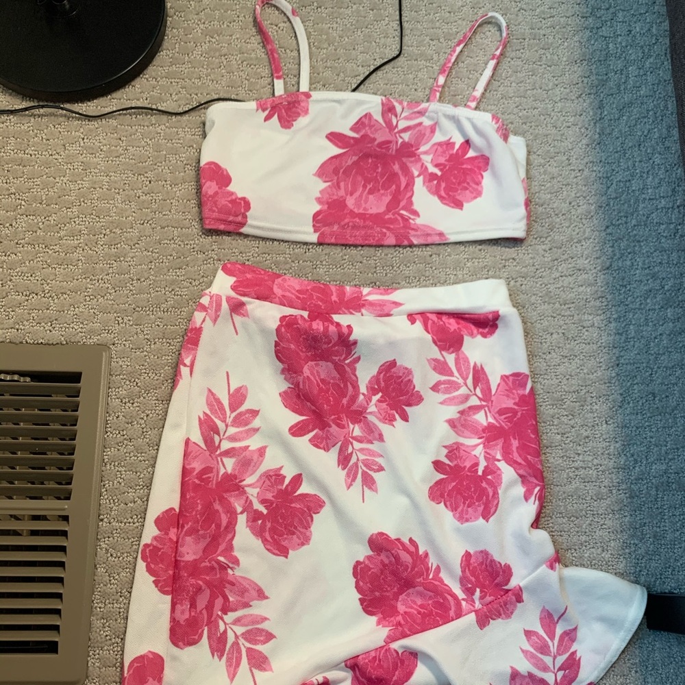 Misssguided two piece floral set